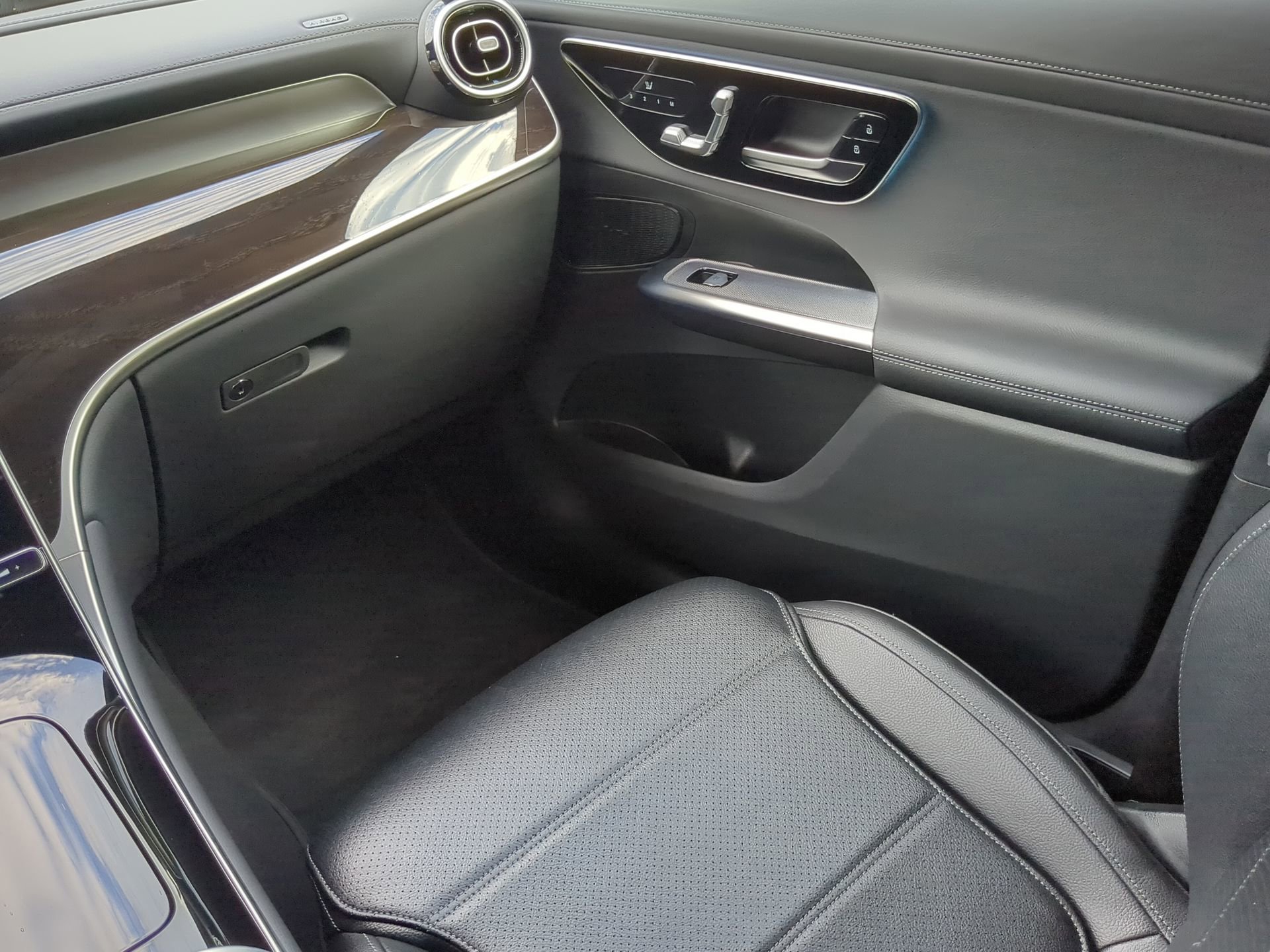 Used 2025 Mercedes-Benz GLC 300 image 53