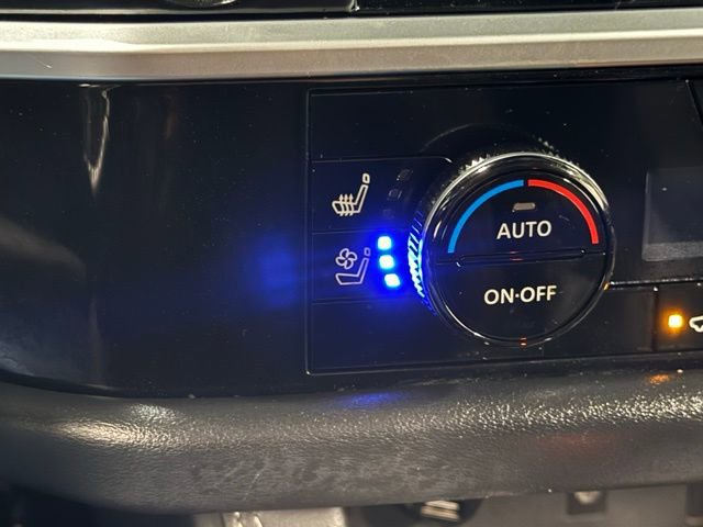 Used 2022 Nissan Pathfinder Platinum w/ Cargo Package image 30