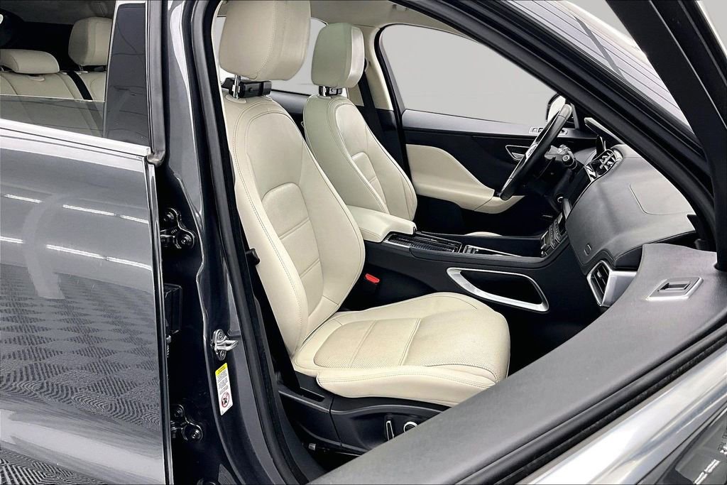 Used 2020 Jaguar F-PACE Prestige AWD/4WD image 7