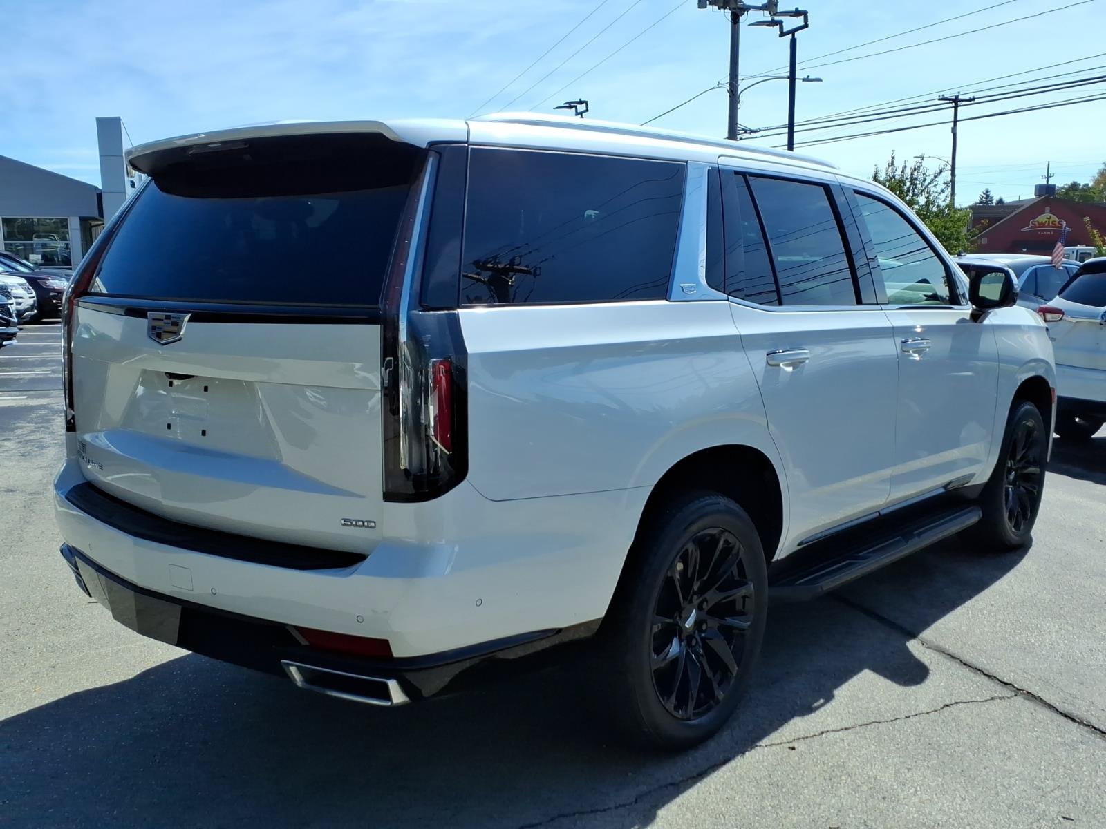 Used 2023 Cadillac Escalade Premium Luxury AWD/4WD image 3