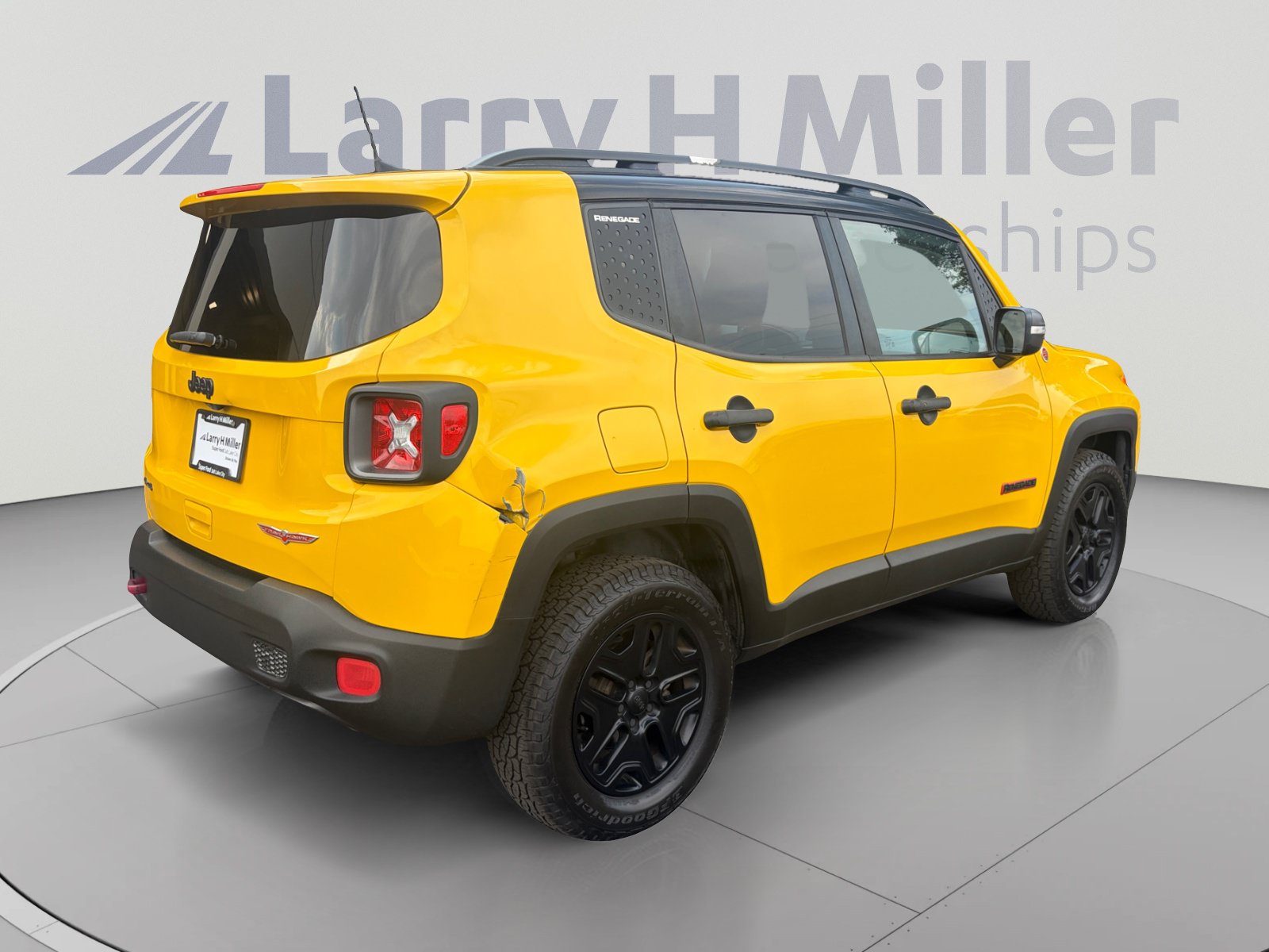 Used 2018 Jeep Renegade Trailhawk w/ Cold Weather Group II AWD/4WD image 5