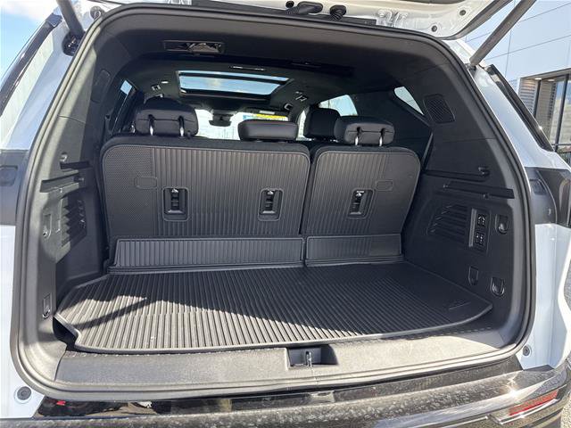 Used 2026 Chevrolet Traverse RS w/ LPO, Floor Liner Package FWD image 30