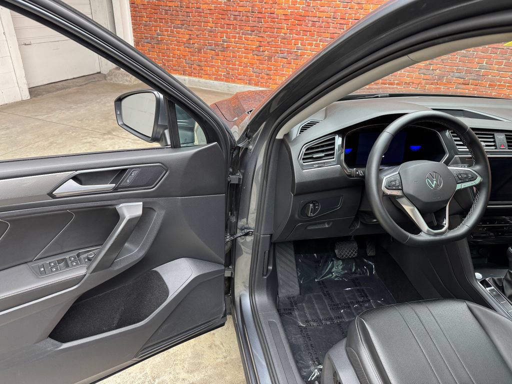Used 2022 Volkswagen Tiguan SE AWD/4WD image 8