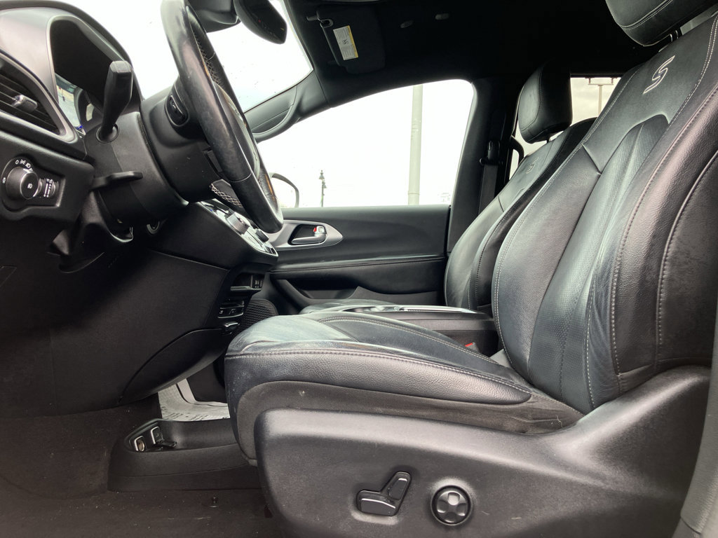 Used 2020 Chrysler Pacifica Touring-L Plus image 30