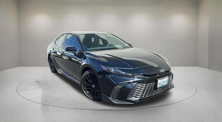 Used 2026 Toyota Camry SE w/ Convenience Package FWD image 1