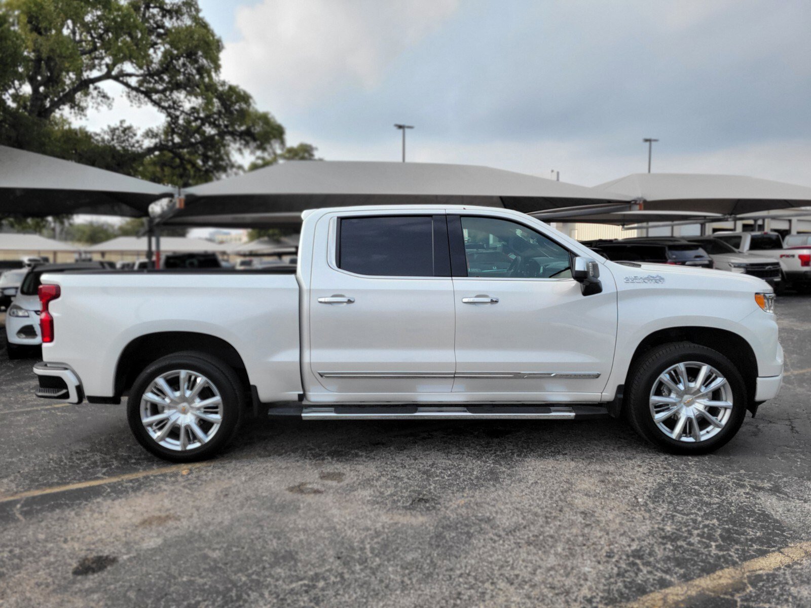 Used 2024 Chevrolet Silverado 1500 High Country w/ High Country Premium Package image 2