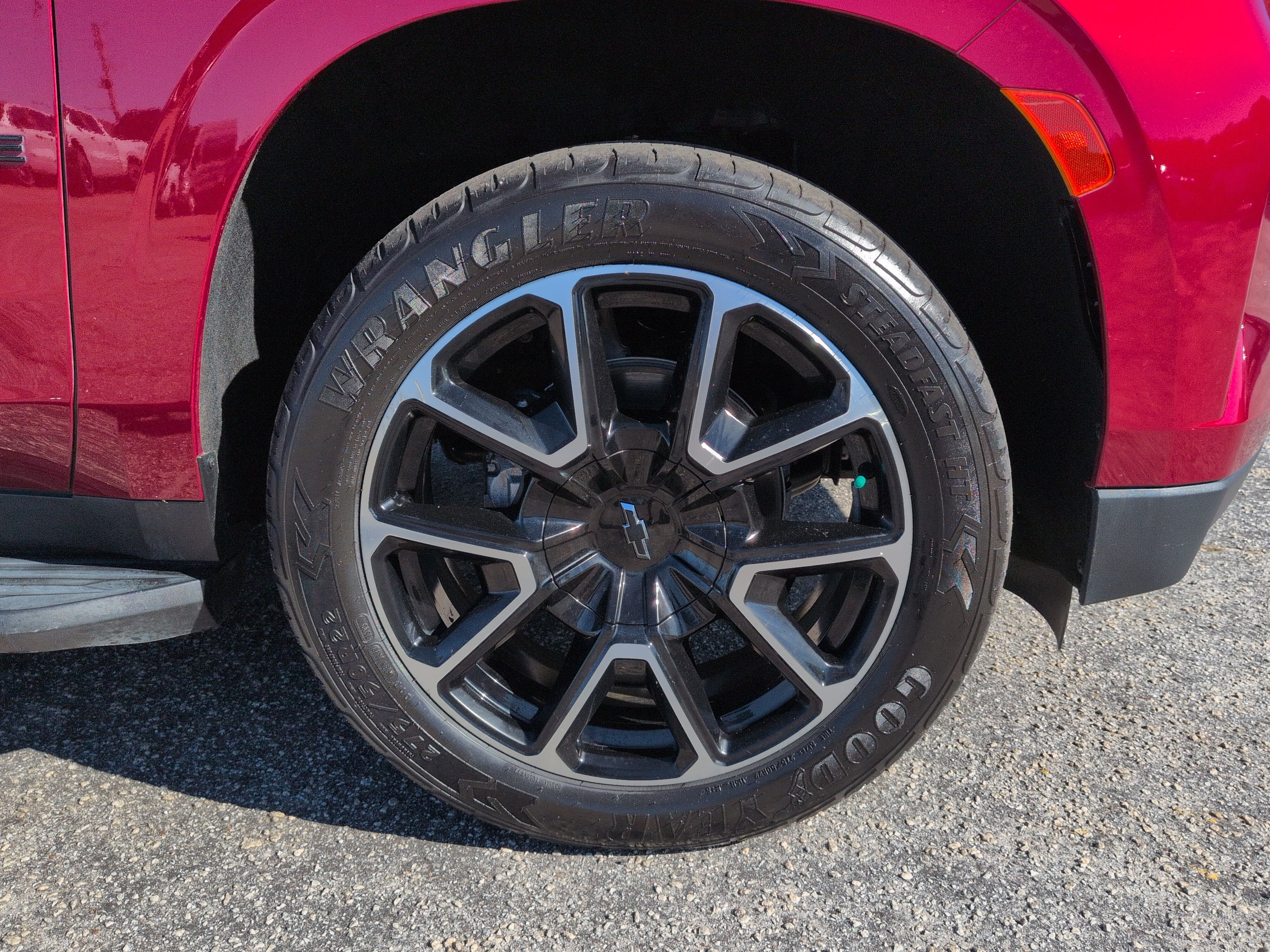 Used 2021 Chevrolet Tahoe RST w/ Luxury Package AWD/4WD image 9
