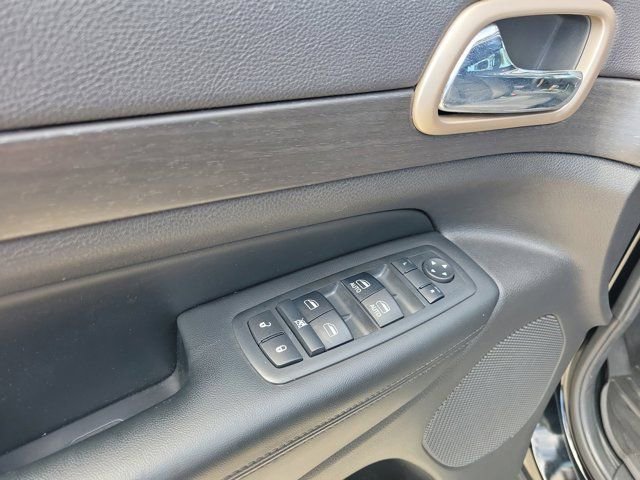 Used 2017 Jeep Grand Cherokee Laredo w/ Quick Order Package 23E AWD/4WD image 21