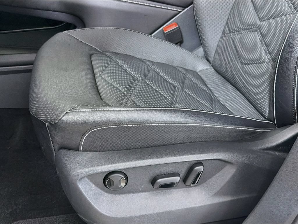 Used 2024 Volkswagen Atlas SE w/ Panoramic Sunroof Package FWD image 25