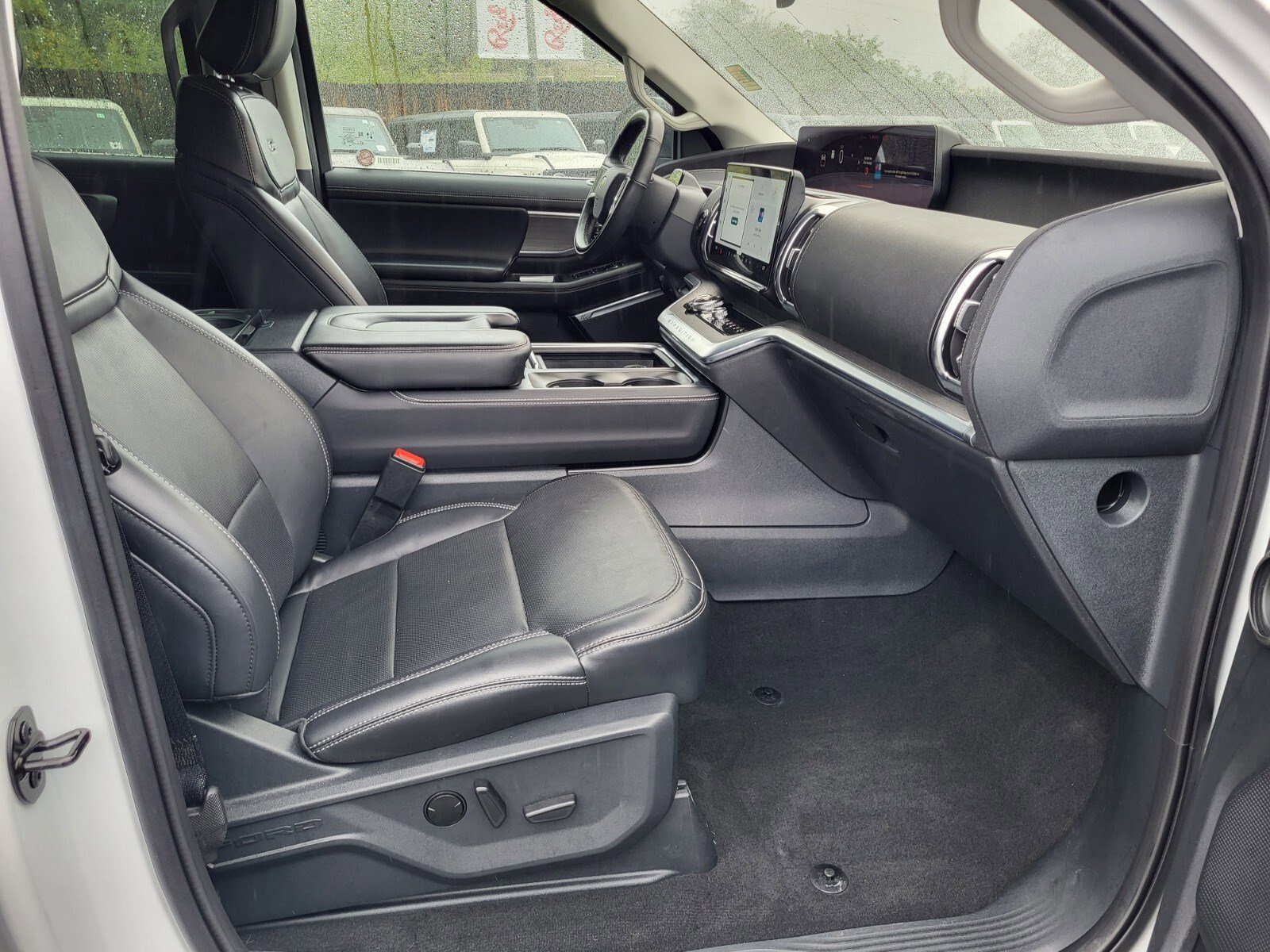 Certified 2025 Ford Expedition Max Platinum image 12