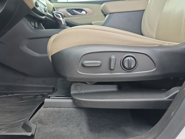 Used 2022 Chevrolet Traverse Premier FWD image 11
