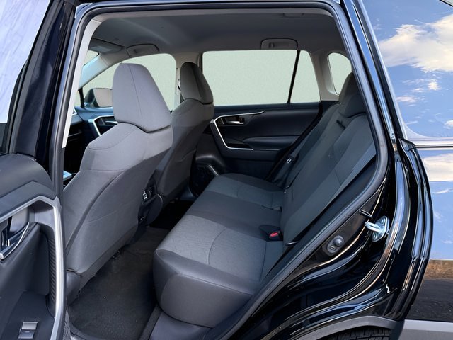 Used 2024 Toyota RAV4 XLE AWD/4WD image 5