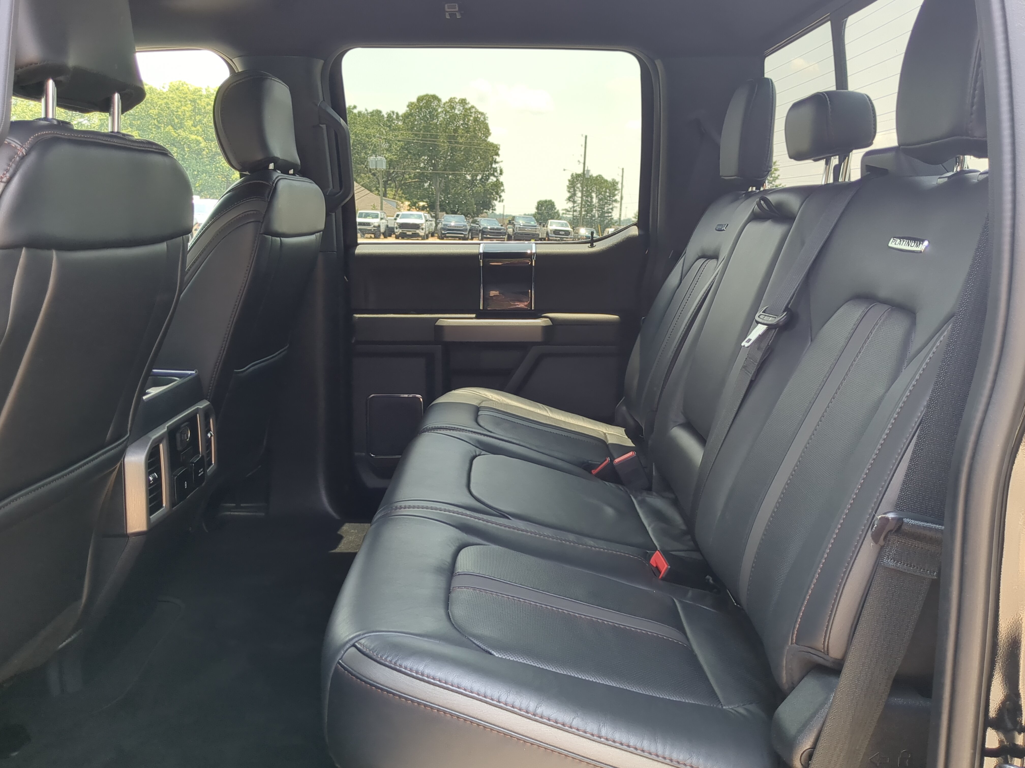 Certified 2022 Ford F250 Platinum w/ FX4 Off-Road Package AWD/4WD image 12