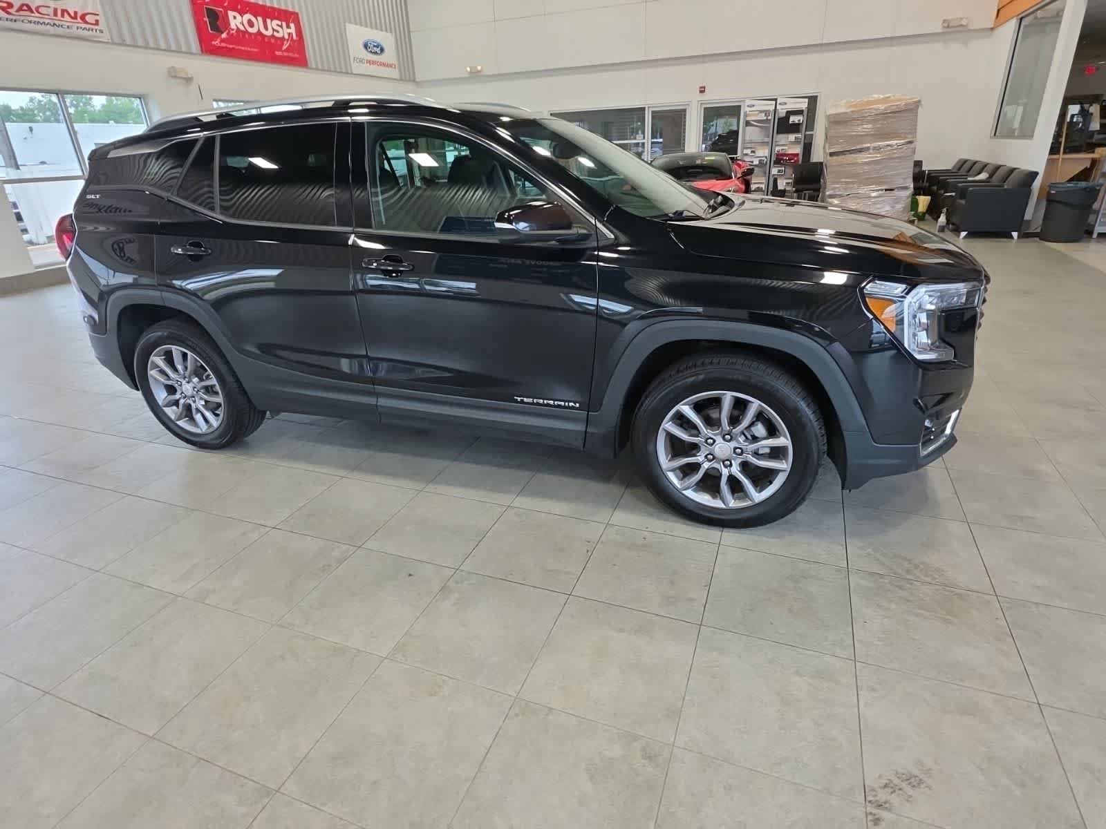 Used 2022 GMC Terrain SLT w/ Infotainment Package II AWD/4WD image 7