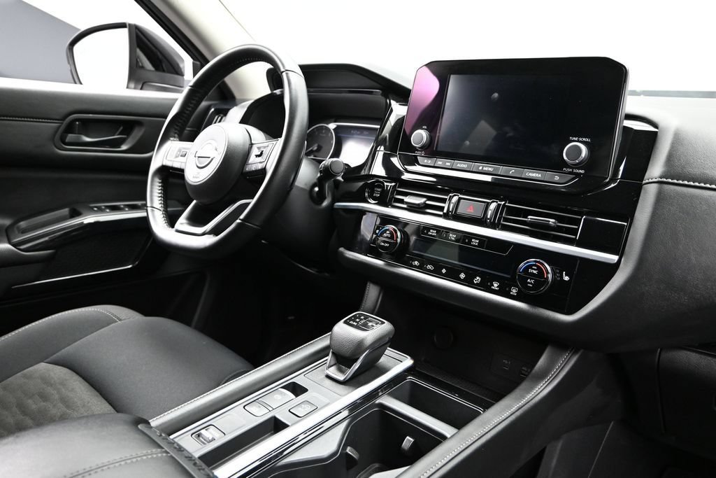 Used 2025 Nissan Pathfinder SV FWD image 14