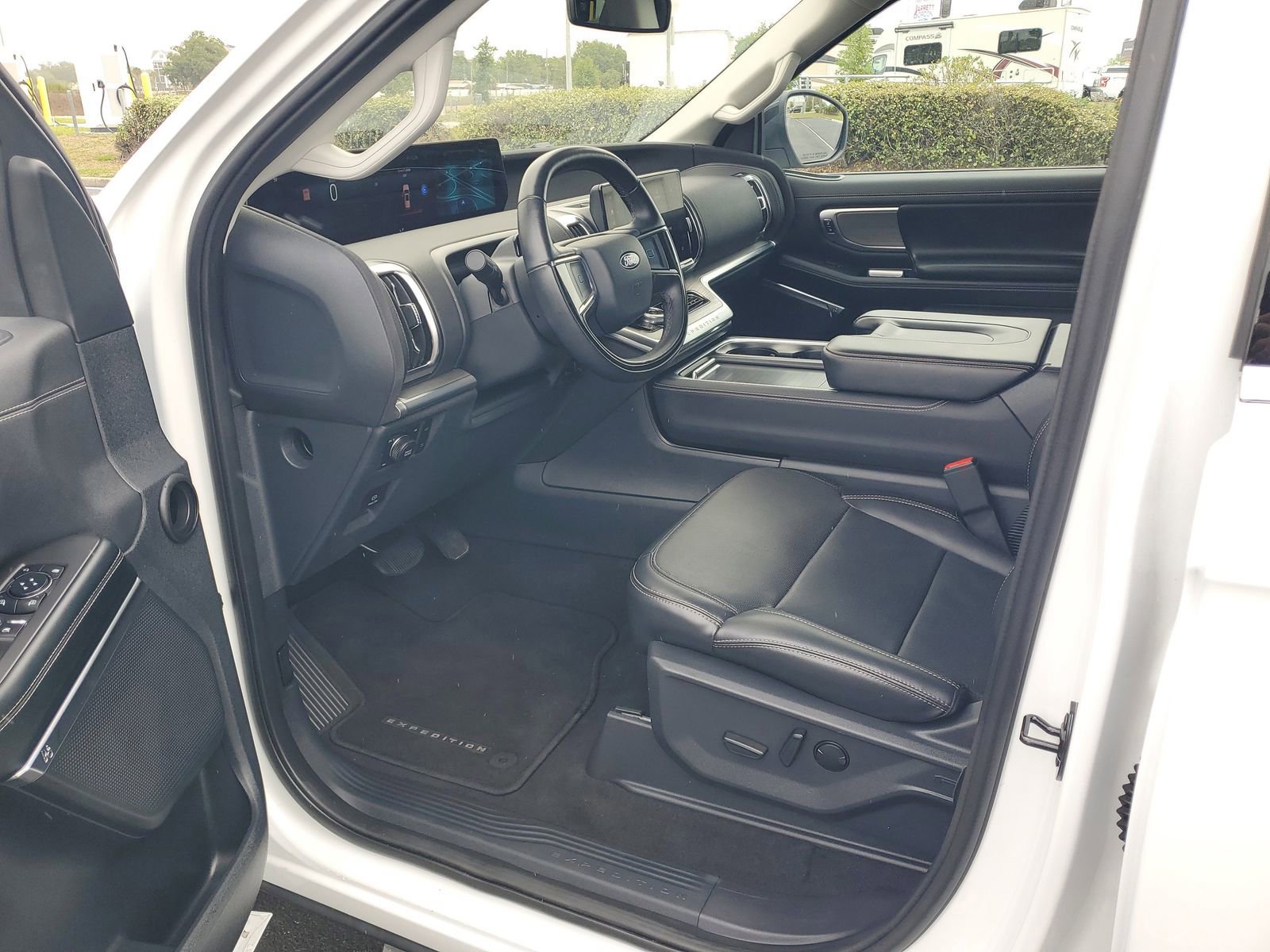 Certified 2025 Ford Expedition Platinum image 18