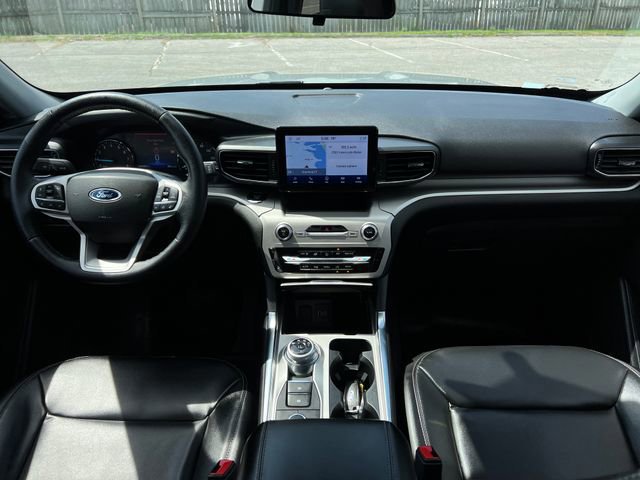 Certified 2022 Ford Explorer XLT w/ Equipment Group 202A AWD/4WD image 37