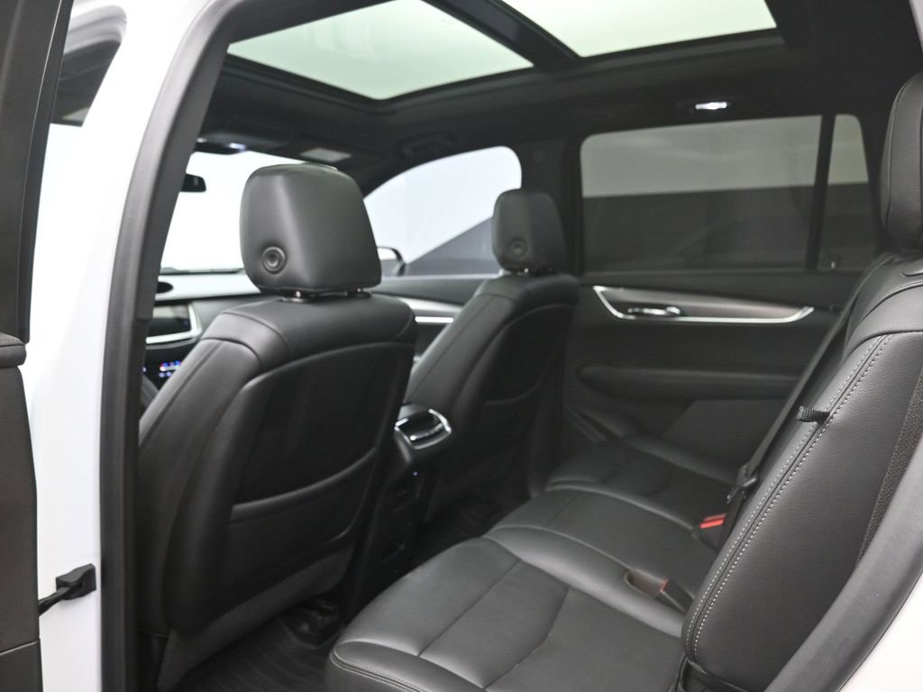 Used 2021 Cadillac XT6 Luxury image 2