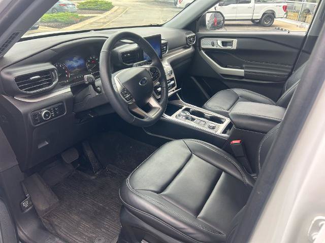 Certified 2024 Ford Explorer XLT w/ Equipment Group 202A AWD/4WD image 2