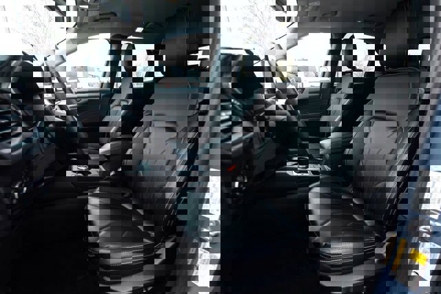 Certified 2025 Ford Escape Platinum w/ Premium Technology Package image 12