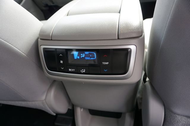 Used 2019 Toyota Highlander LE AWD/4WD image 13