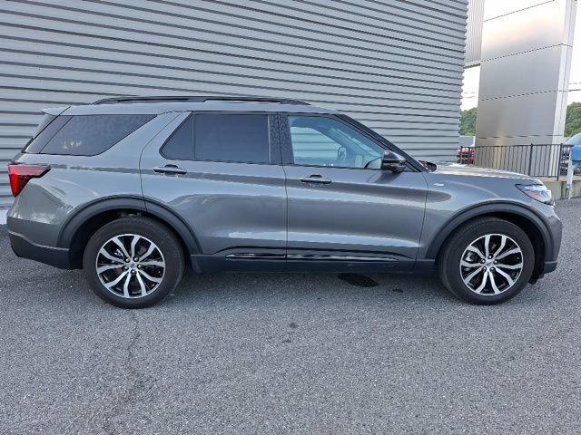 Certified 2025 Ford Explorer ST-Line RWD image 2