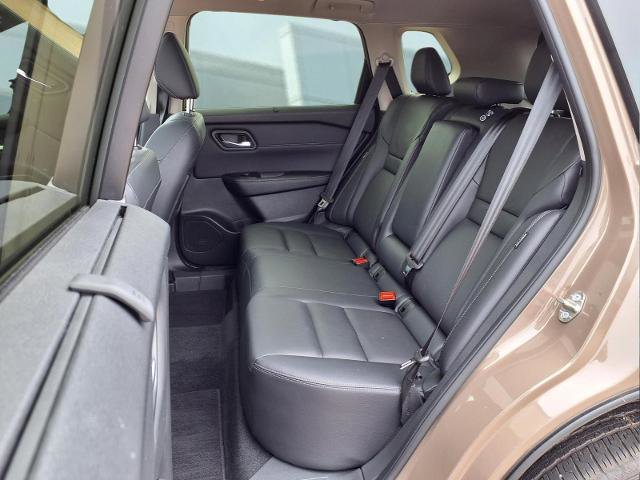 Used 2025 Nissan Rogue SL w/ Tech Package AWD/4WD image 12