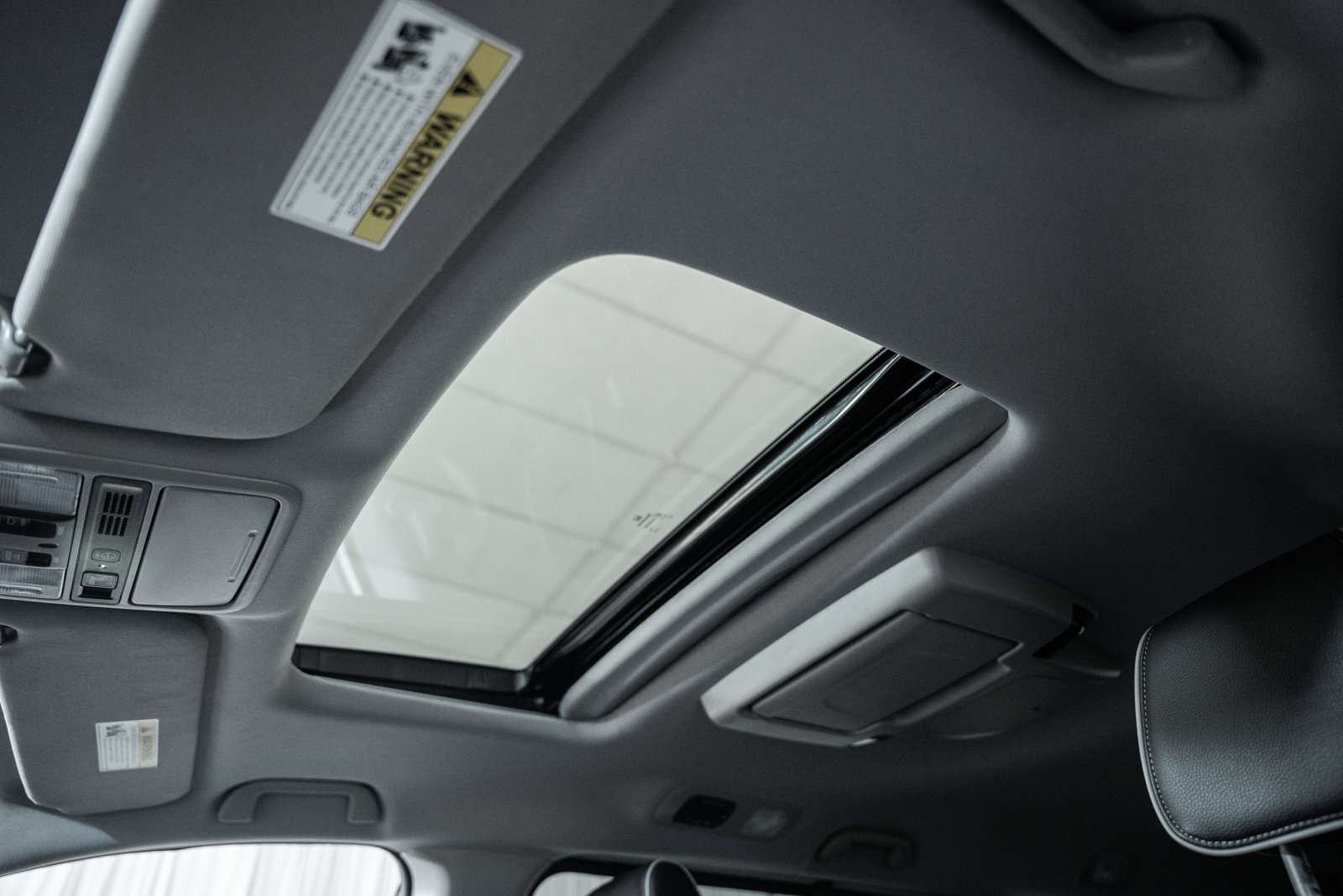 Used 2023 Honda Odyssey Elite image 47