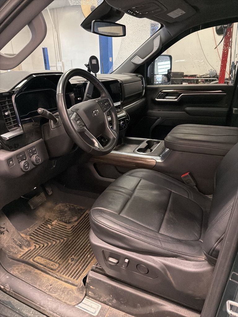 Used 2025 Chevrolet Silverado 2500 LT w/ Trail Boss Package image 2