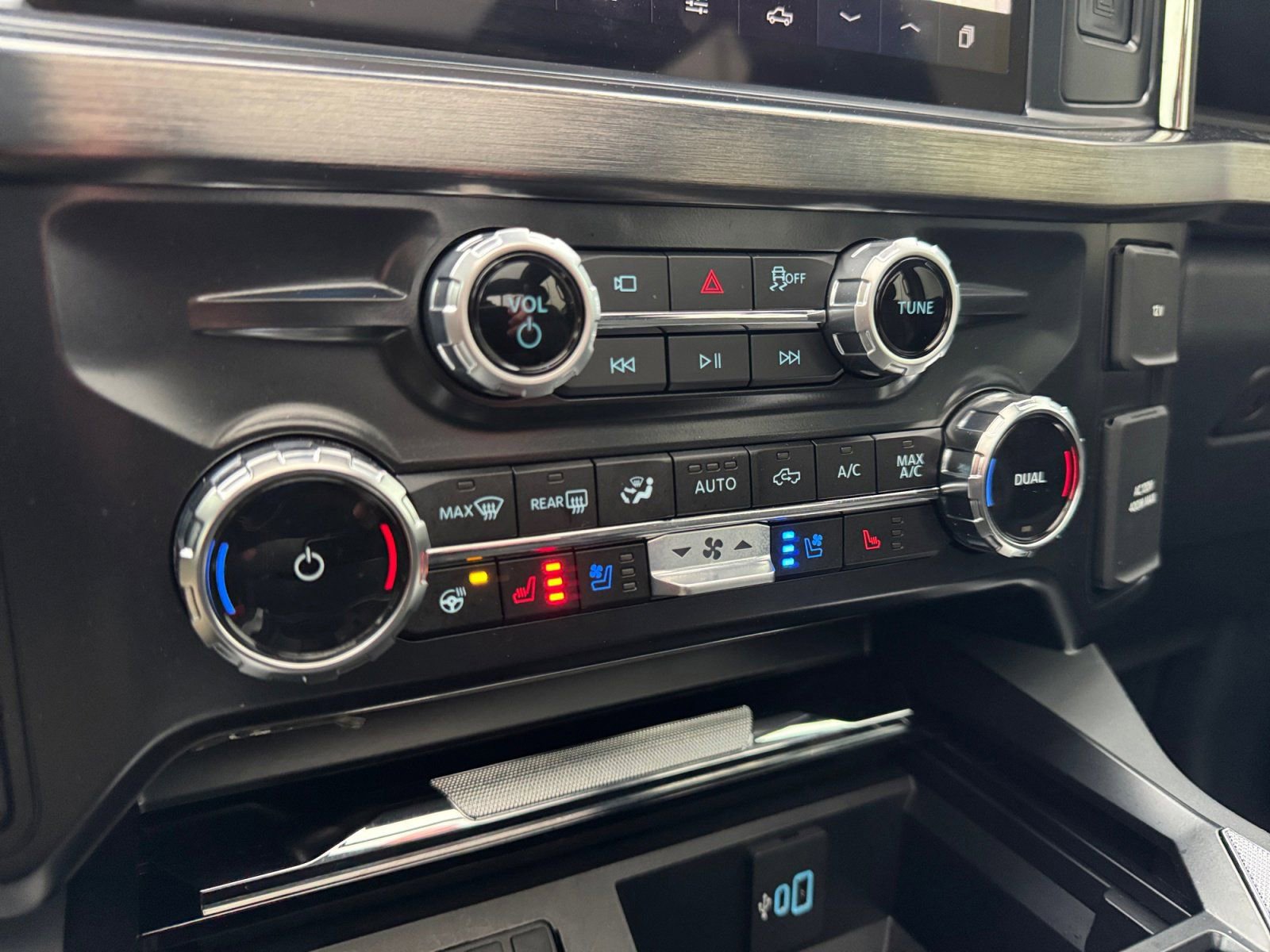 Certified 2025 Ford F250 Lariat w/ Lariat Ultimate Package image 27