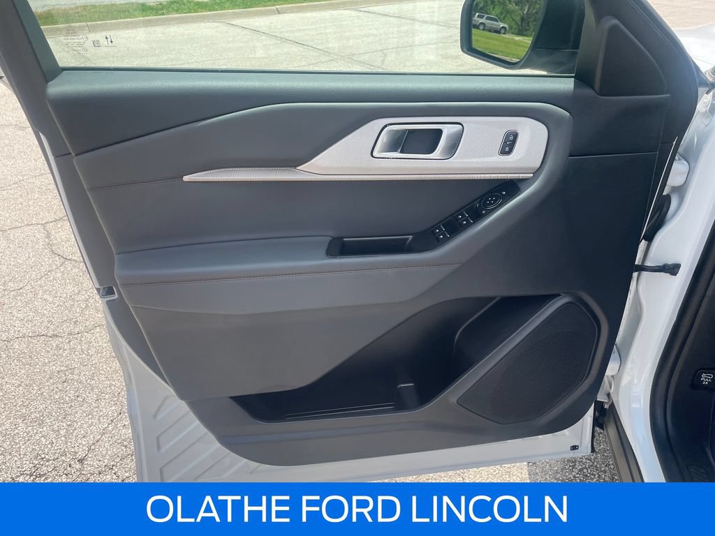 Certified 2025 Ford Explorer Active AWD/4WD image 13