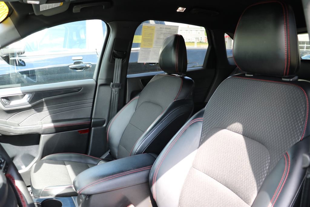 Certified 2025 Ford Escape ST-Line Select AWD/4WD image 29