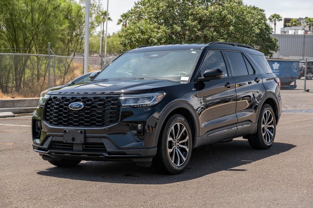 Certified 2025 Ford Explorer ST-Line w/ Premium Package RWD image 3