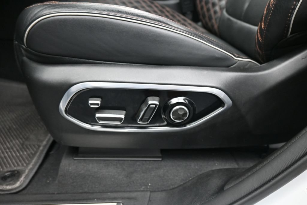 Used 2023 Jeep Grand Cherokee Summit AWD/4WD image 11