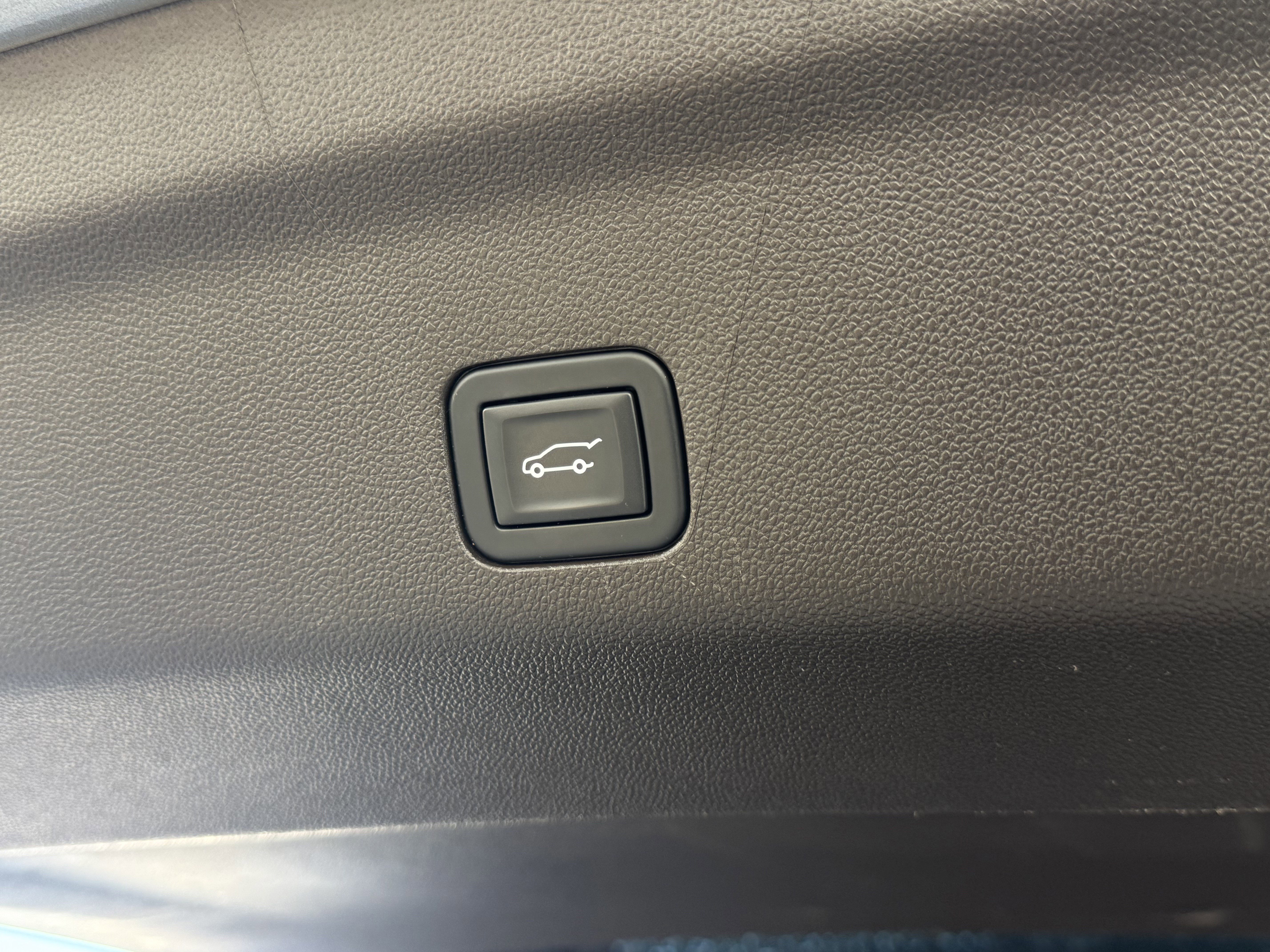 Used 2024 GMC Yukon Denali image 14