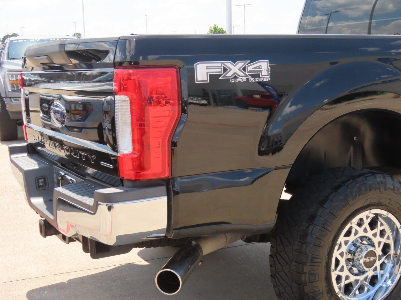 Certified 2017 Ford F250 XL w/ STX Appearance Package AWD/4WD image 12