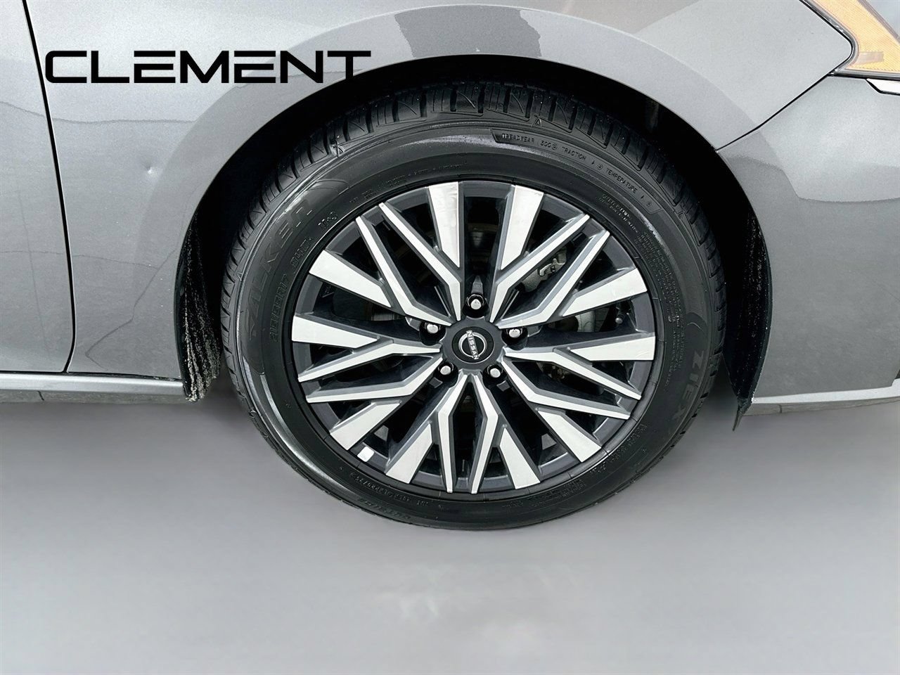 Used 2025 Nissan Altima 2.5 SV FWD image 34