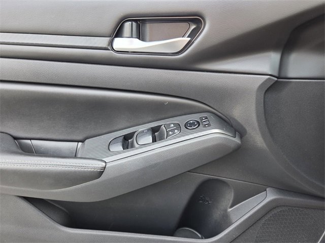 Used 2024 Nissan Altima 2.5 SV image 25