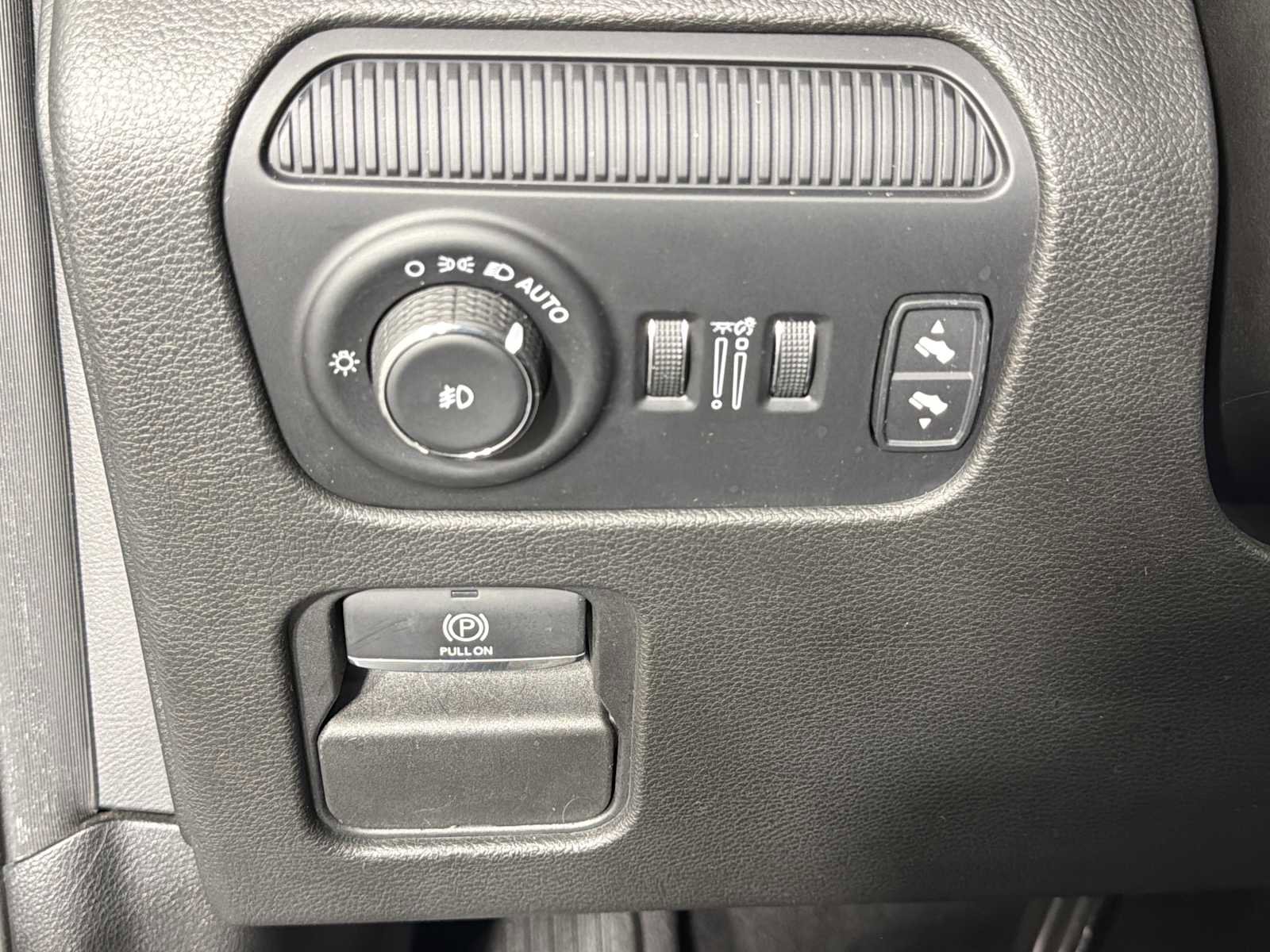 Used 2023 Jeep Wagoneer L Series II AWD/4WD image 34