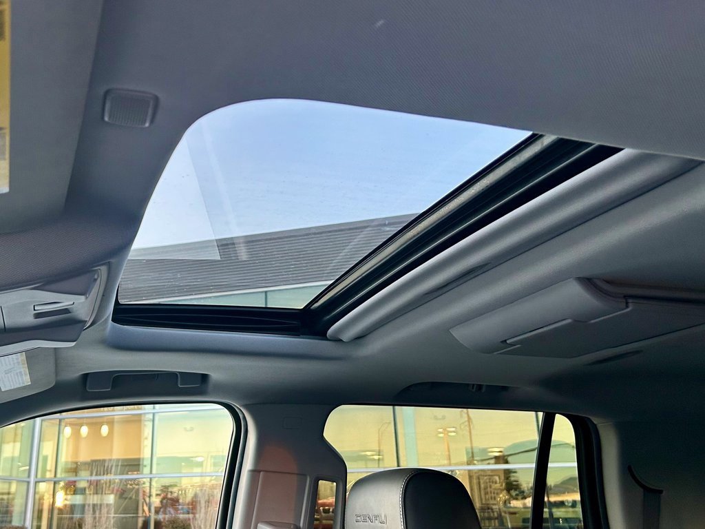 Used 2018 GMC Yukon Denali w/ Denali Ultimate Package image 31