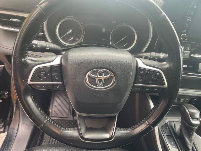 Used 2022 Toyota Highlander XLE AWD/4WD image 14