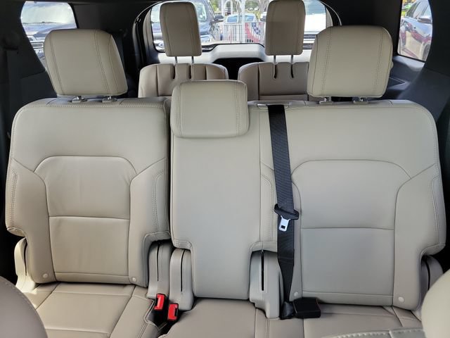 Certified 2018 Ford Explorer XLT w/ Equipment Group 202A FWD image 18
