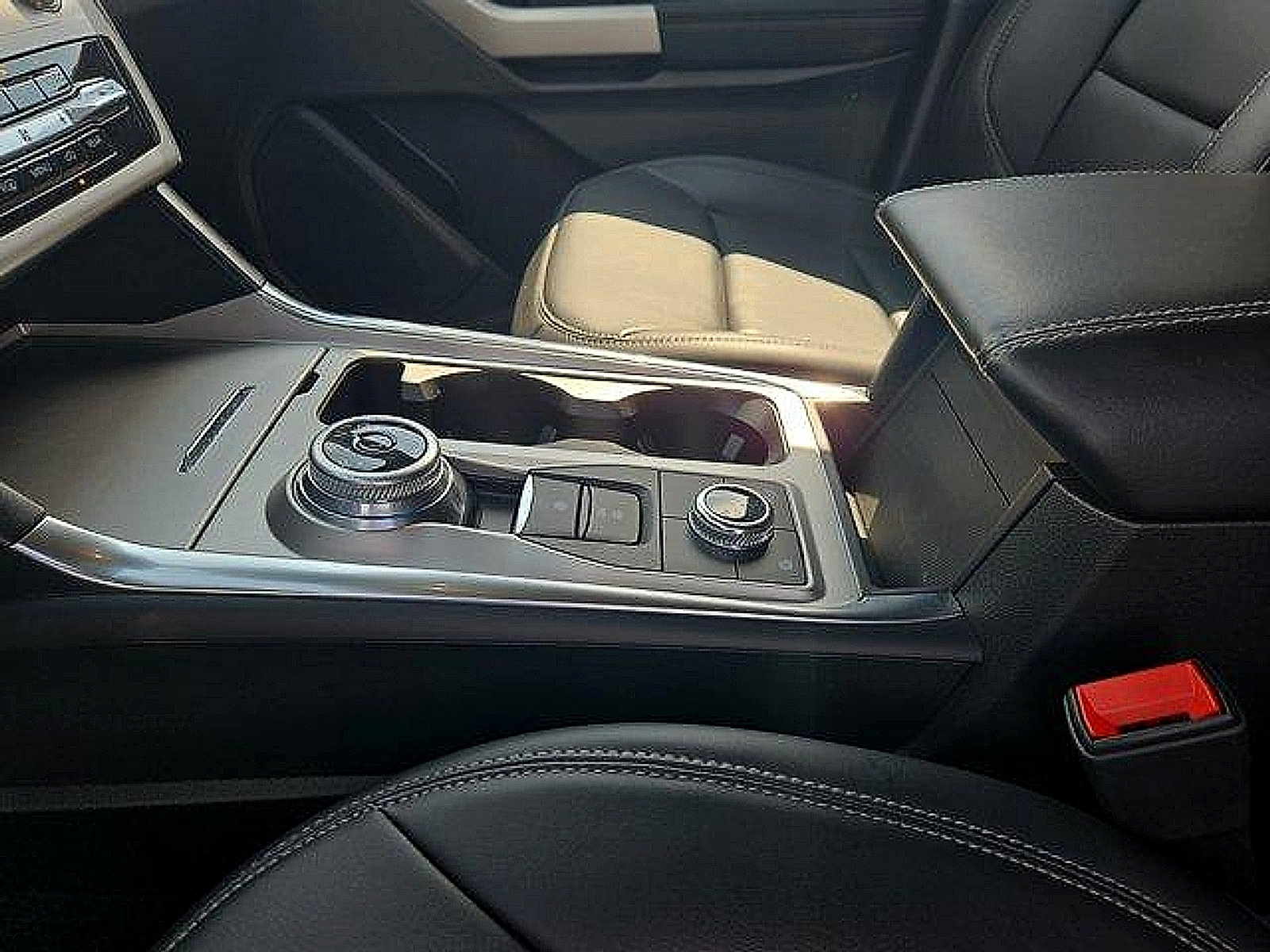 Certified 2023 Ford Explorer XLT w/ Equipment Group 202A AWD/4WD image 22