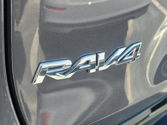Used 2023 Toyota RAV4 XSE AWD/4WD image 7