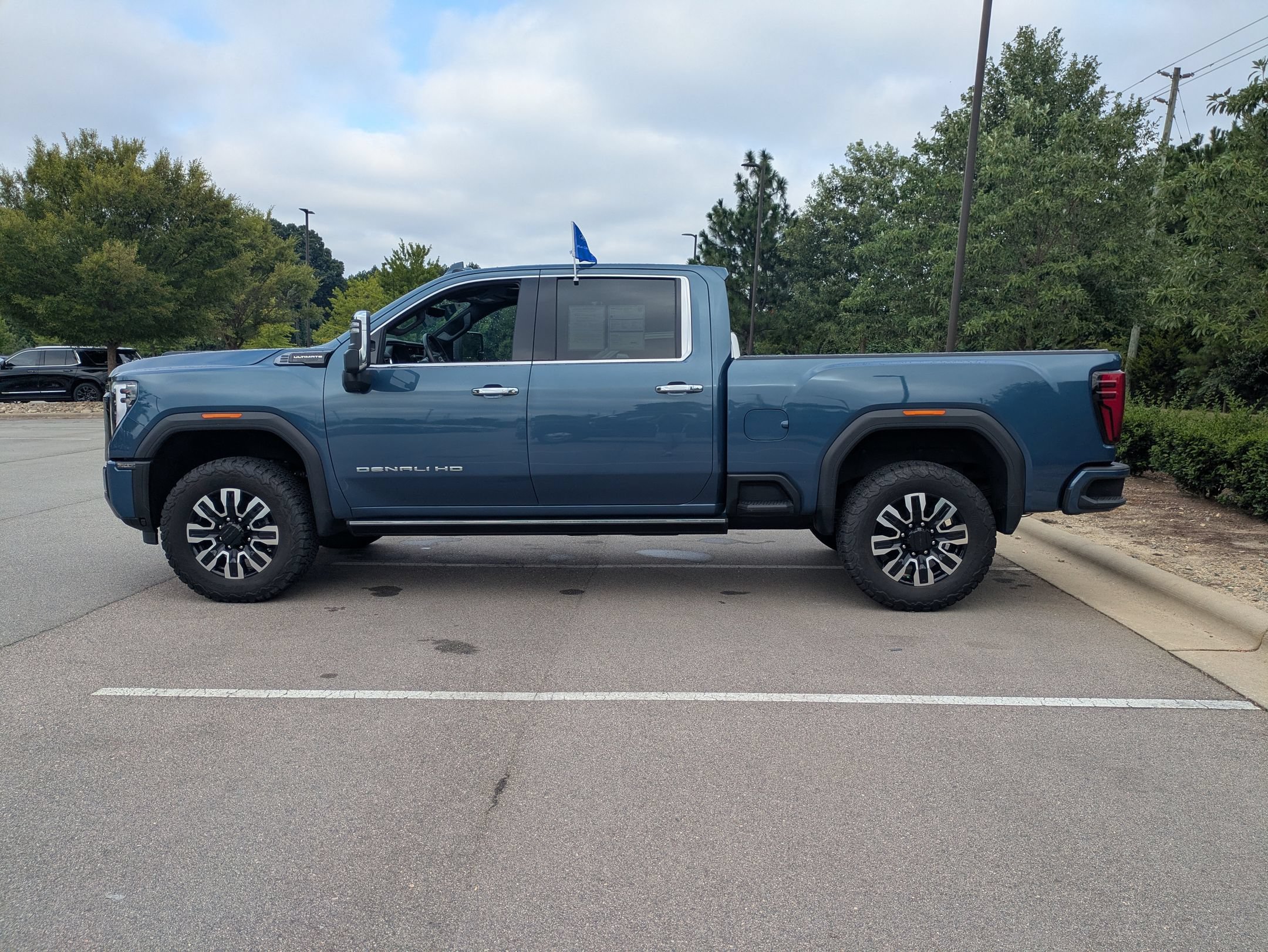 Used 2025 GMC Sierra 2500 Denali Ultimate AWD/4WD image 7