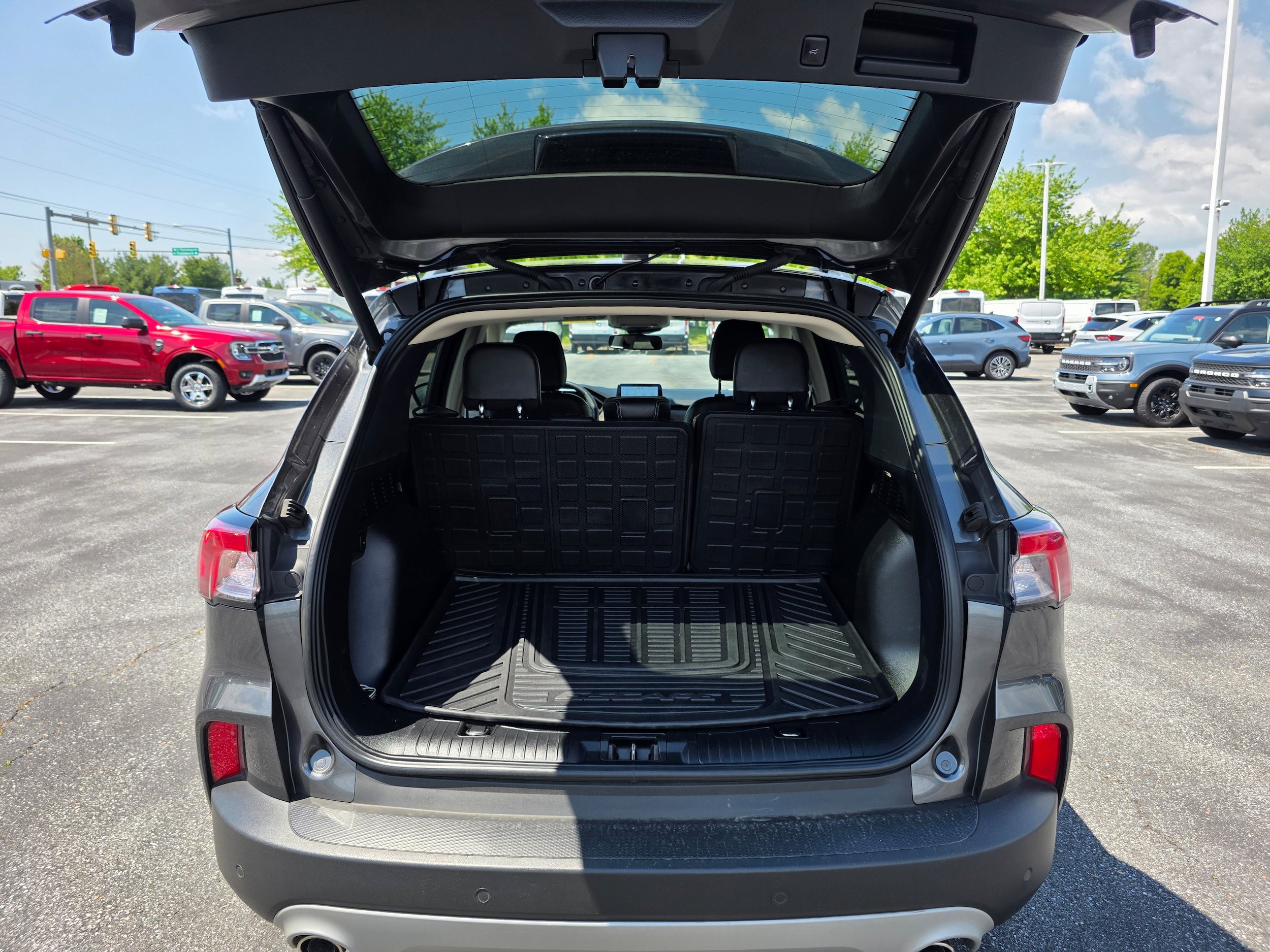 Certified 2020 Ford Escape Titanium FWD image 9