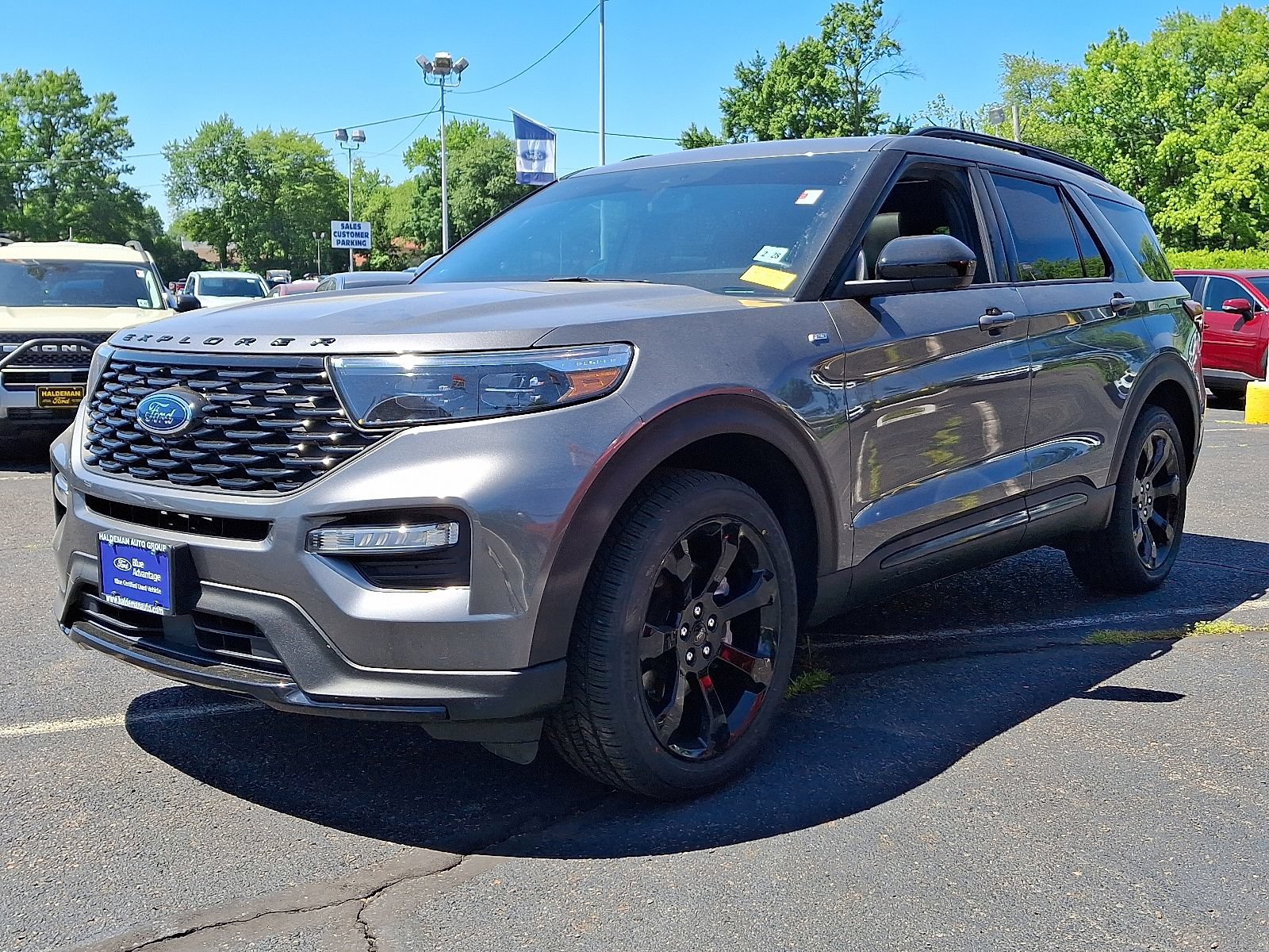 Certified 2022 Ford Explorer ST-Line w/ Class IV Trailer Tow Package AWD/4WD image 3