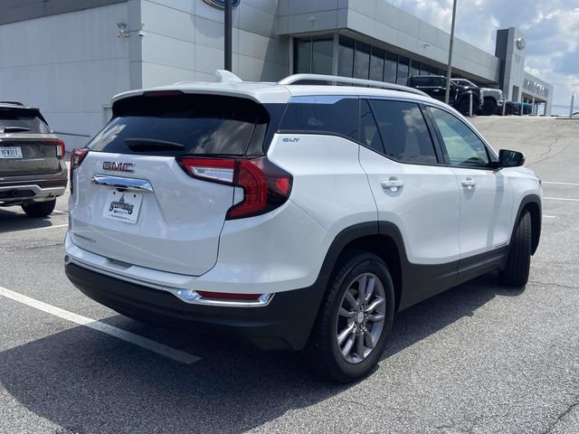 Used 2023 GMC Terrain SLT w/ Tech Package FWD image 3