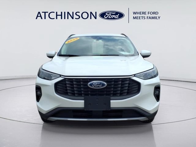 Certified 2025 Ford Escape SE w/ Class II Trailer Tow Package FWD image 2