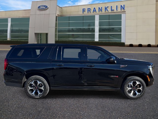 Used 2025 GMC Yukon XL AT4 w/ AT4 Premium Package AWD/4WD image 8